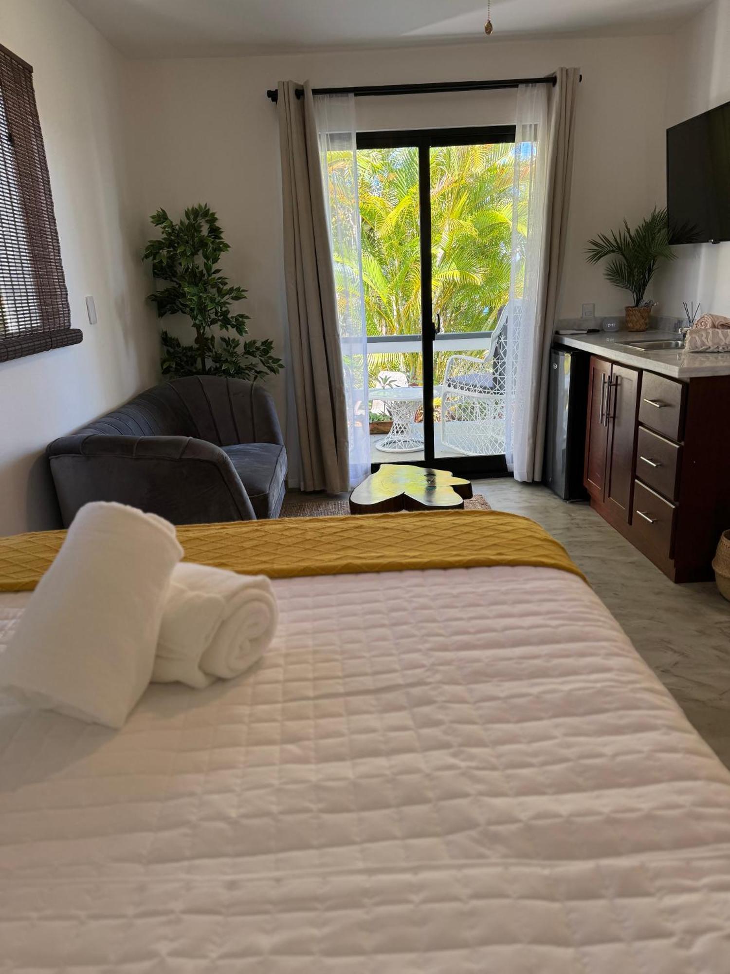 Catalina, Cabrera Oceanview Multi 2 Bd 2 Bath Condo Units With Balcony And Pool Luaran gambar